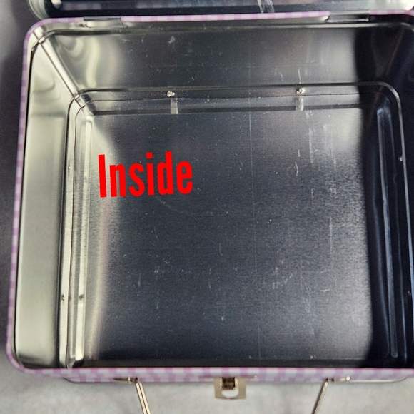 I Love Lucy Metal Lunchbox Showcasing Iconic "I Love Lucy" Imagery For 14-years+ - Picture 9 of 10